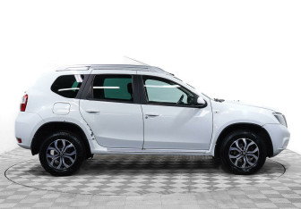 Подержанный автомобиль Nissan Terrano 2014 года (4 фото)