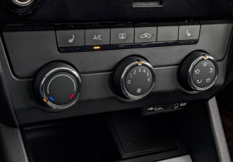 Подержанный автомобиль Skoda Octavia Liftback 2017 года (24 фото)