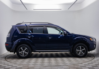 Подержанный автомобиль Mitsubishi Outlander 2011 года (4 фото)