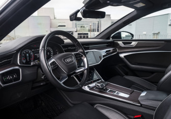 Подержанный автомобиль Audi A7 2021 года (9 фото)