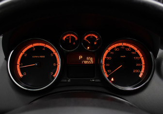 Подержанный автомобиль Peugeot 308 Hatchback 2010 года (13 фото)