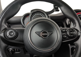 Подержанный автомобиль MINI Hatch 2019 года (24 фото)