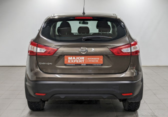 Подержанный автомобиль Nissan Qashqai 2014 года (6 фото)