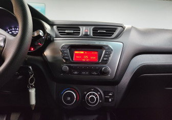 Подержанный автомобиль Kia Rio Sedan 2013 года (16 фото)