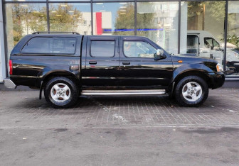 Подержанный автомобиль Nissan NP300 2010 года (4 фото)