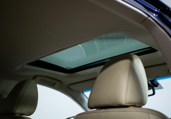 Подержанный автомобиль Lexus ES 2012 года (10 фото)