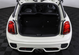 Подержанный автомобиль MINI Hatch 2018 года (10 фото)