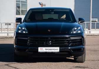 Подержанный автомобиль Porsche Cayenne 2019 года (2 фото)