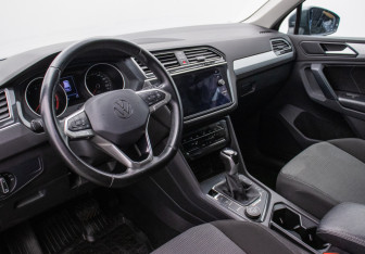 Подержанный автомобиль Volkswagen Tiguan 2021 года (9 фото)