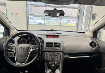 Подержанный автомобиль Opel Meriva 2012 года (11 фото)