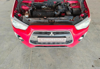 Подержанный автомобиль Mitsubishi ASX 2014 года (16 фото)