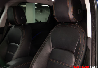 Подержанный автомобиль Jaguar F-Pace 2017 года (18 фото)