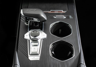 Подержанный автомобиль Changan UNI-K 2023 года (17 фото)