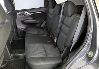 Подержанный автомобиль Mitsubishi Pajero Sport 2018 года (12 фото)