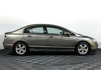 Подержанный автомобиль Honda Civic Sedan 2007 года (4 фото)