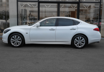 Подержанный автомобиль Infiniti M Sedan 2010 года (7 фото)