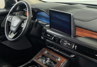 Подержанный автомобиль Lincoln Aviator 2020 года (9 фото)