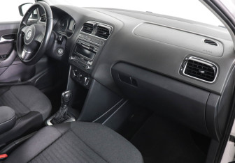Подержанный автомобиль Volkswagen Polo Hatchback 2013 года (10 фото)