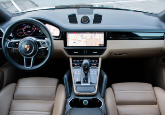 Подержанный автомобиль Porsche Cayenne 2019 года (24 фото)