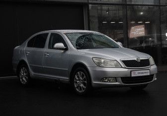 Подержанный автомобиль Skoda Octavia Liftback 2011 года (3 фото)