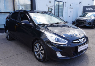 Подержанный автомобиль Hyundai Solaris Hatchback 2014 года (3 фото)