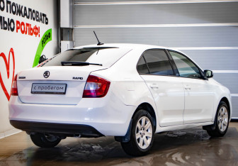 Подержанный автомобиль Skoda Rapid Liftback 2018 года (4 фото)