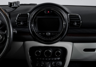 Подержанный автомобиль MINI Clubman Wagon 2017 года (13 фото)