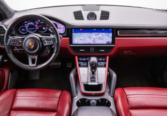 Подержанный автомобиль Porsche Cayenne 2018 года (13 фото)