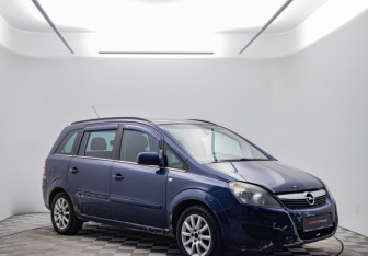 Подержанный автомобиль Opel Zafira Compactvan 2011 года (3 фото)