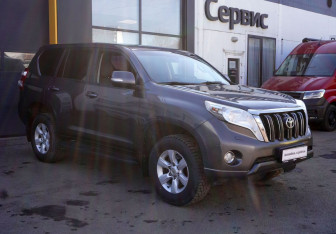 Подержанный автомобиль Toyota Land Cruiser Prado 2015 года (3 фото)