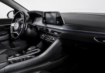 Подержанный автомобиль Hyundai Sonata 2022 года (9 фото)