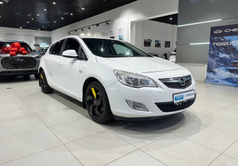 Подержанный автомобиль Opel Astra Hatchback 2012 года (3 фото)