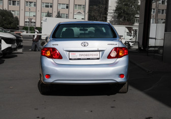 Подержанный автомобиль Toyota Corolla Sedan 2007 года (5 фото)
