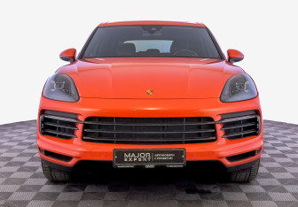 Подержанный автомобиль Porsche Cayenne 2020 года (2 фото)