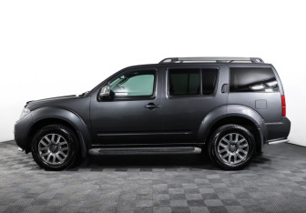 Подержанный автомобиль Nissan Pathfinder 2011 года (8 фото)