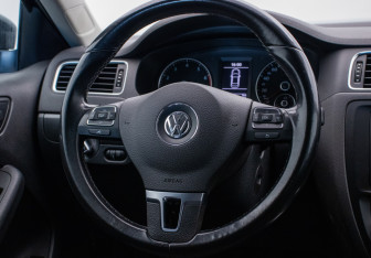 Подержанный автомобиль Volkswagen Jetta Sedan 2014 года (15 фото)