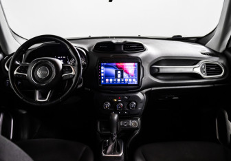 Подержанный автомобиль Jeep Renegade 2018 года (11 фото)