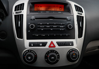 Подержанный автомобиль Kia Ceed Hatchback 2009 года (17 фото)