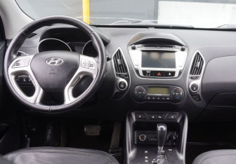 Подержанный автомобиль Hyundai ix35 2011 года (12 фото)