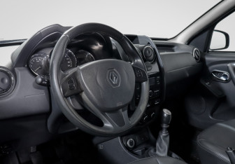 Подержанный автомобиль Renault Duster 2017 года (2 фото)