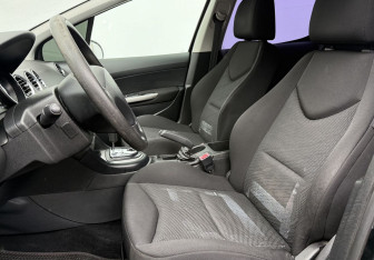 Подержанный автомобиль Peugeot 308 Hatchback 2010 года (10 фото)