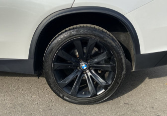 Подержанный автомобиль BMW X5 2017 года (12 фото)