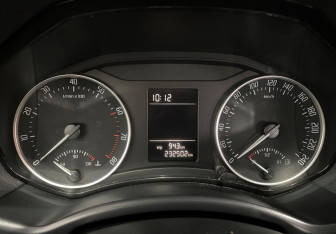 Подержанный автомобиль Skoda Octavia Liftback 2012 года (12 фото)