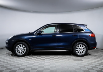 Подержанный автомобиль Porsche Cayenne 2012 года (8 фото)