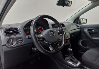 Подержанный автомобиль Volkswagen Polo Sedan 2019 года (7 фото)