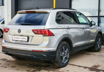 Подержанный автомобиль Volkswagen Tiguan 2021 года (5 фото)