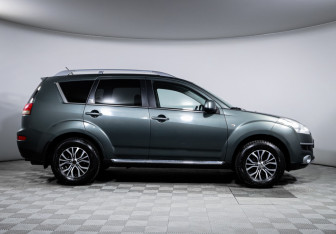 Подержанный автомобиль Citroen C-Crosser 2008 года (4 фото)