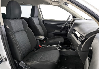 Подержанный автомобиль Mitsubishi Outlander 2019 года (24 фото)