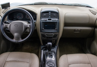 Подержанный автомобиль Hyundai Santa Fe 2004 года (13 фото)