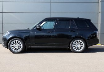 Подержанный автомобиль Land Rover Range Rover 2021 года (8 фото)